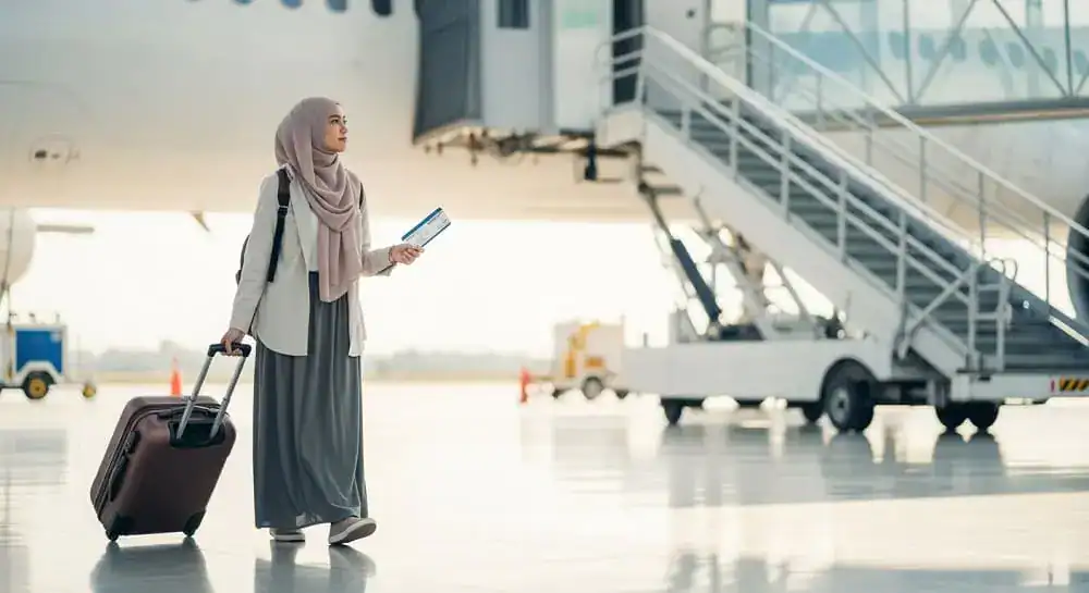 liburan bawa koper masuk kabin pesawat