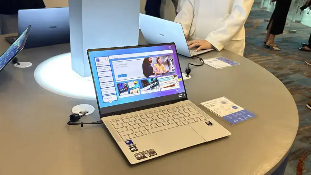 layar 1400NITS untuk presentasi di outdoor