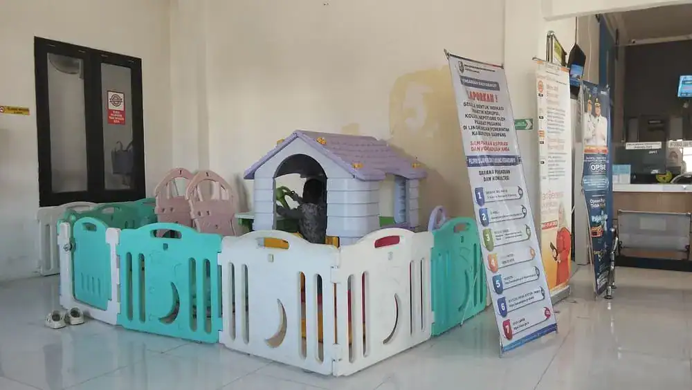 playground tempat menunggu anak yang asyik